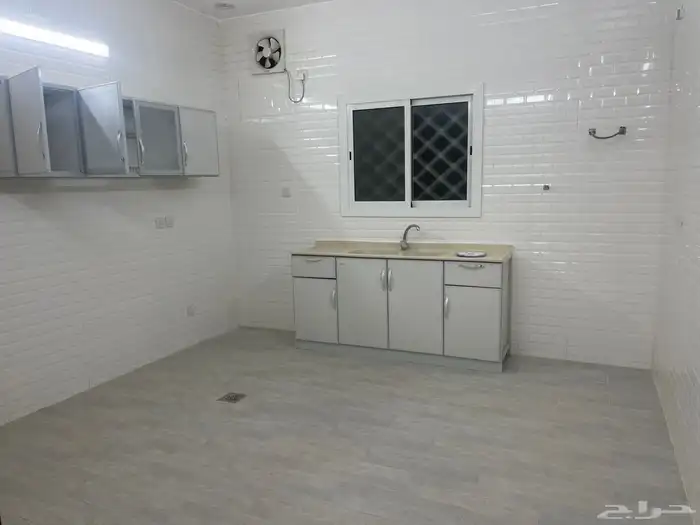 شقة للإيجار في بهر مقابل الكلية التقنية 9