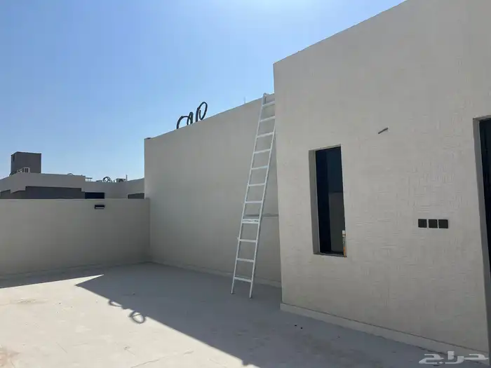 فيلا مستقلة على شارعين مروج السلطان 18