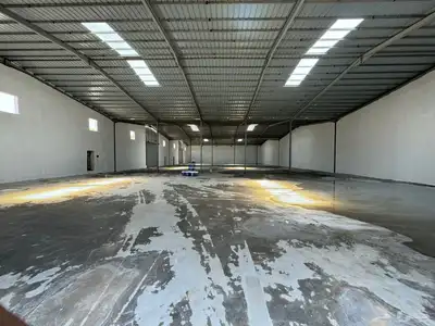 مستودع مع سكن للايجار مناسب للشركات 0