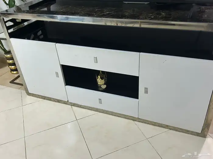 طاولة سفره و البوفيه رخام 8 كراسي السعر 300 0