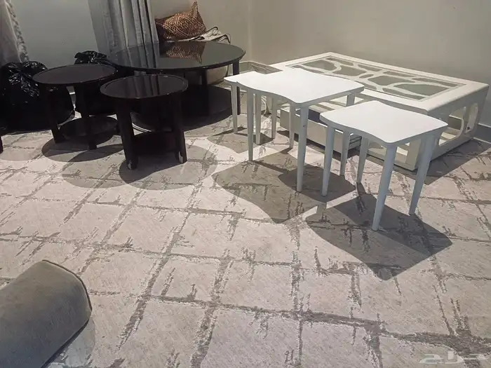 طاولة ومكيف وسيكل وبراده 0