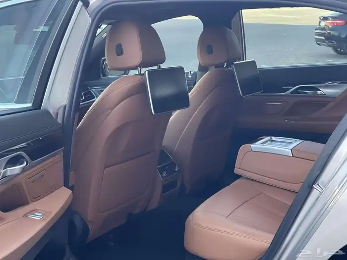 بي ام دبليو 2019 740il 5