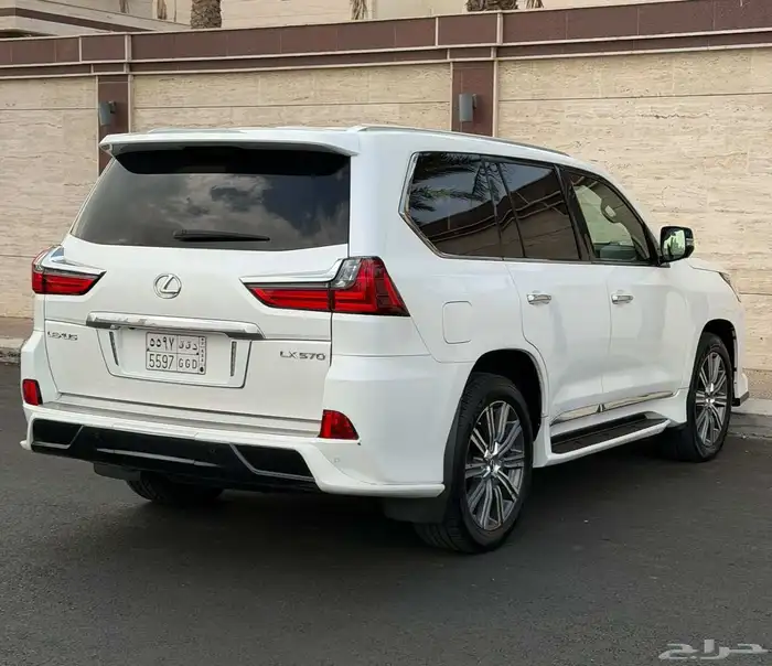 لكزس 2017 LX570 فل DD سعودي 8