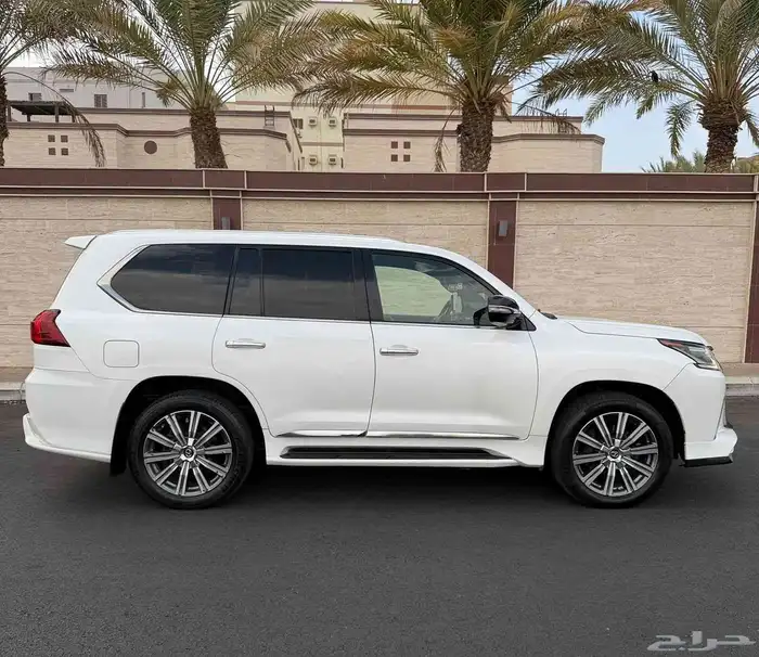 لكزس 2017 LX570 فل DD سعودي 13