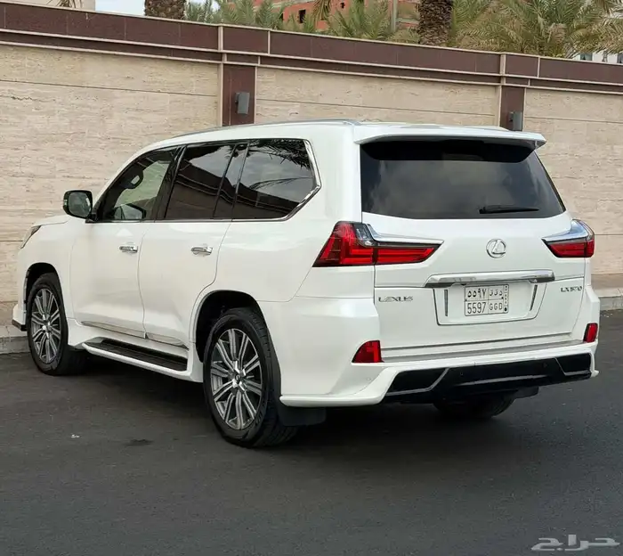 لكزس 2017 LX570 فل DD سعودي 6