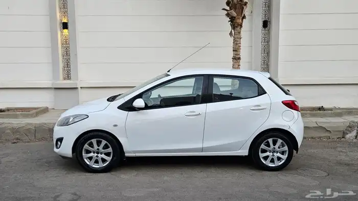 مازدا 2 ممشى قليل وبحالة نظيف 6