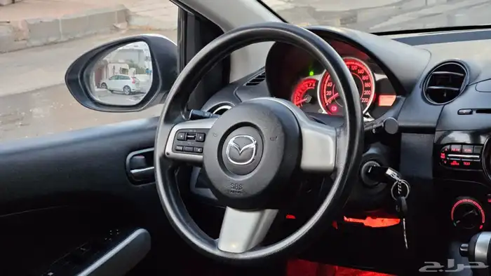 مازدا 2 ممشى قليل وبحالة نظيف 14