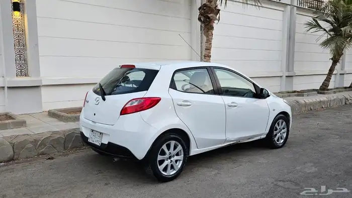 مازدا 2 ممشى قليل وبحالة نظيف 4