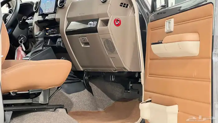 تويوتا ربع V6.2025فل كامل رفرف بريمي بنزين40عام 9