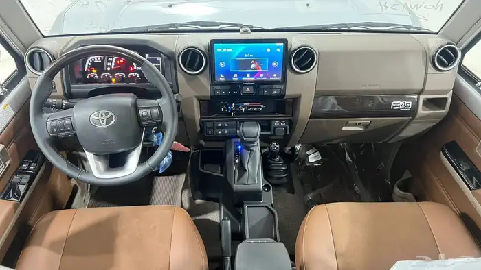 تويوتا ربع V6.2025فل كامل رفرف بريمي بنزين 40عام 8