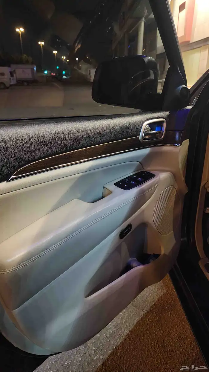 جيب جراند شيروكي ليمتد دبل 2015 V8 نظيف ماشاءالله 14