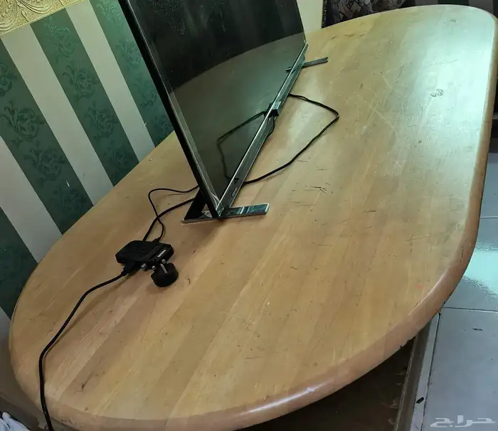 طاوله كبيره جدا من الخشب الاصلي ثقيل 1