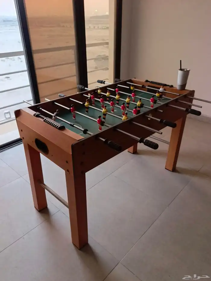 طاولة تنس شبه جديد.  طاولة كرة قدم شبه جديد 11