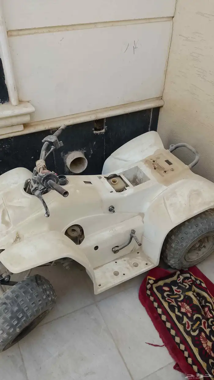 دباب للبيع علا حالته دباب واقف له سنه 1