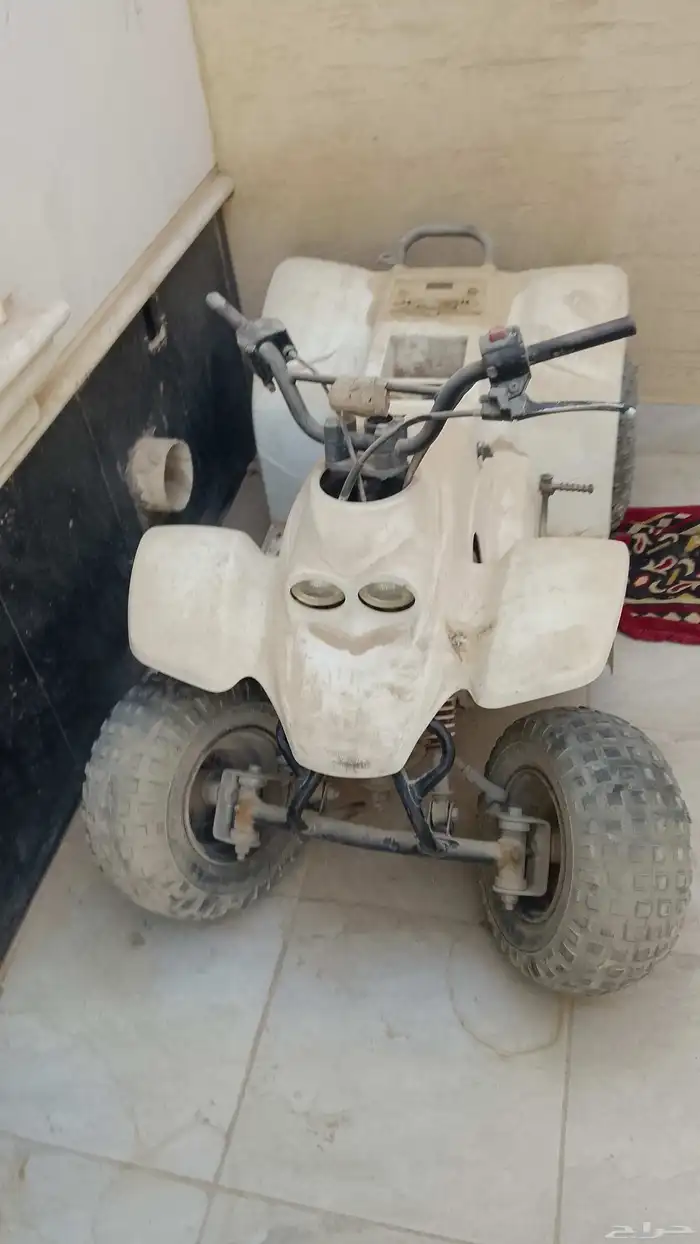 دباب للبيع علا حالته دباب واقف له سنه 0