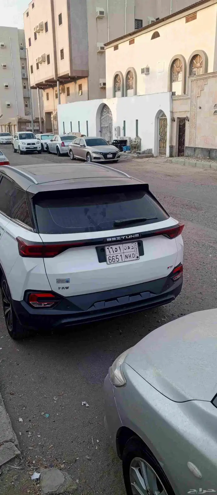 T77 2021 مستعملة ممشى 45562 للبيع قير أوتوماتيك بنزين ال 18