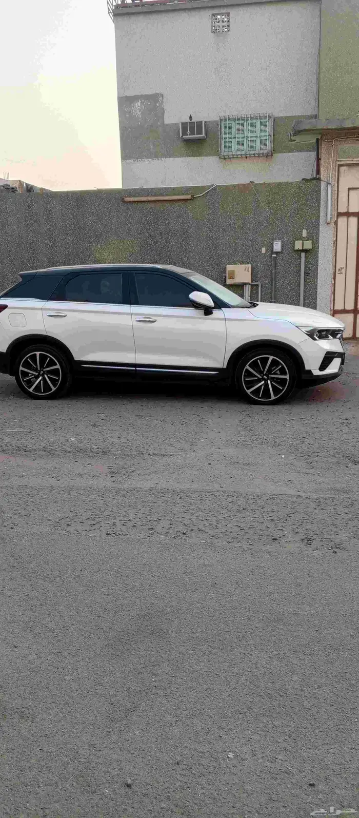 T77 2021 مستعملة ممشى 45562 للبيع قير أوتوماتيك بنزين ال 20