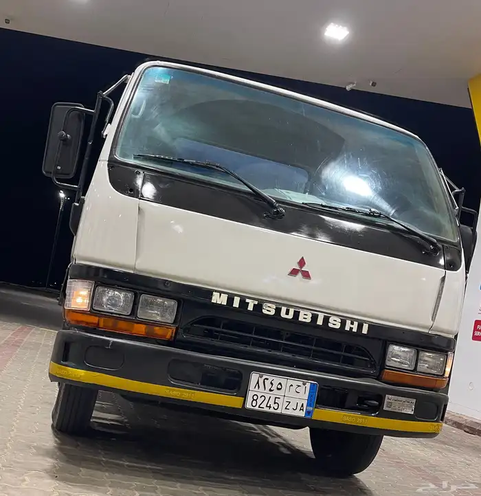 وايت ميستوبيشي كانتر موديل 2002 3