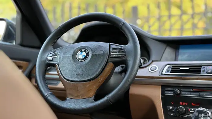 بي ام دبليو 740Li 2010 ( ممشى قليل ) 52