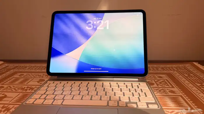 ايباد برو 11-انش M4 مع ماجيك كيبورد 0