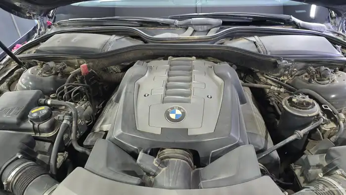 BMW   750 Individual 8