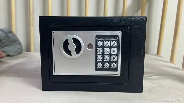 خزنة عملية وسهلة التنقل لحفظ المقتنيات الشخصية 1