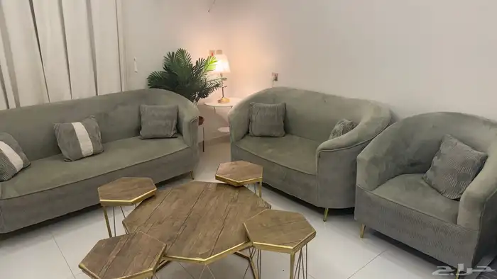 للبيع جلسه كنب و الطاوله اربع خدمات 2