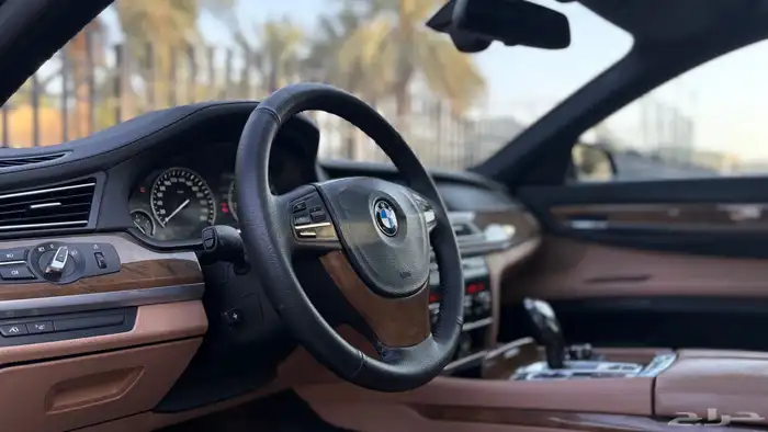 بي ام دبليو 740Li 2010 ( ممشى قليل ) 23