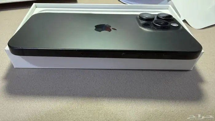 ايفون 15 برو ماكس أسود 5