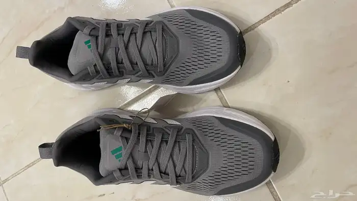 حذاء اديداس مقاس 40 للبيع 4