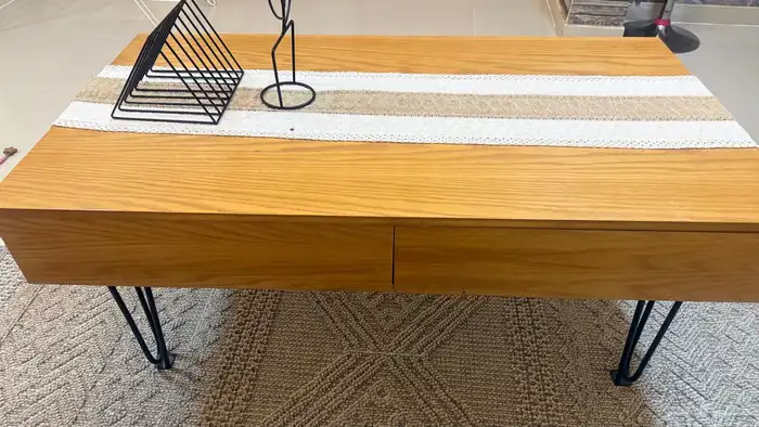 طاولة خشبية السعر 200 ريال 0