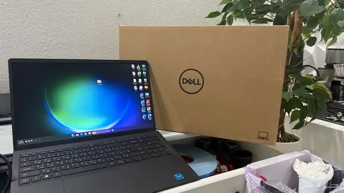 للبيع لابتوب ديل استعمال خفيف 15 بوصه 0