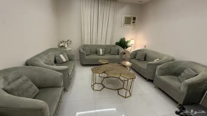 للبيع جلسه كنب و الطاوله اربع خدمات 0