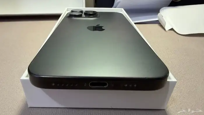 ايفون 15 برو ماكس أسود 2