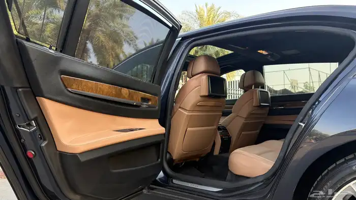 بي ام دبليو 740Li 2010 ( ممشى قليل ) 27