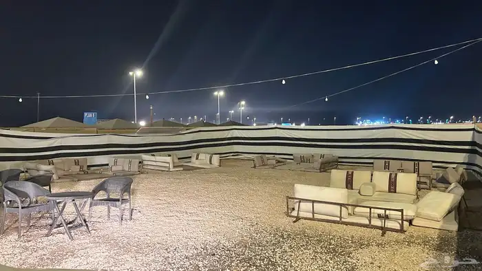 للبيع فود ترك بملحقاته . 2