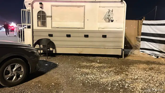 للبيع فود ترك بملحقاته . 0