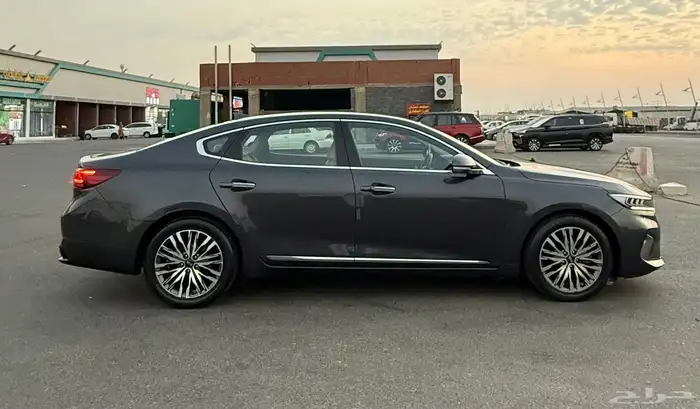 كيا كادينزا 2020 ( بنزين ) شبه جديدة للبيع 7