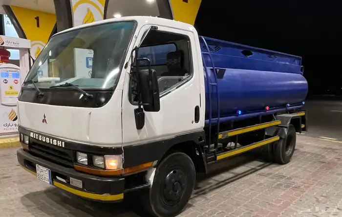 وايت ميستوبيشي كانتر موديل 2002 2