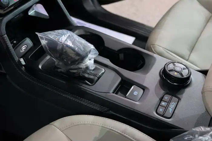 فورد ايفرست لمتد بنزين موديل 2025 بسعر 181.700 13