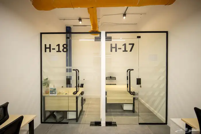 مكاتب مؤثثة للإيجار 19