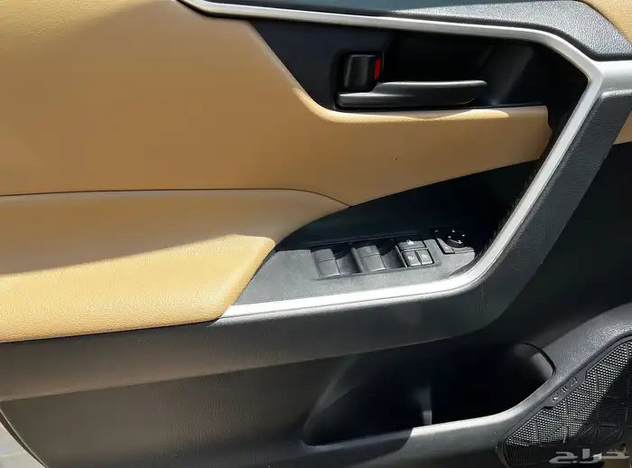 تويوتا رافور بنزين دبل موديل 2022 7