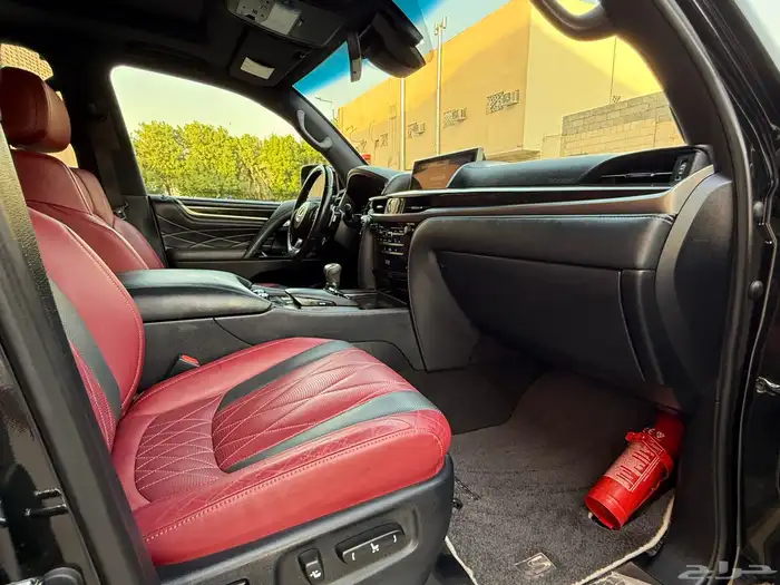 لكزس بلاك ديشن 2019 38