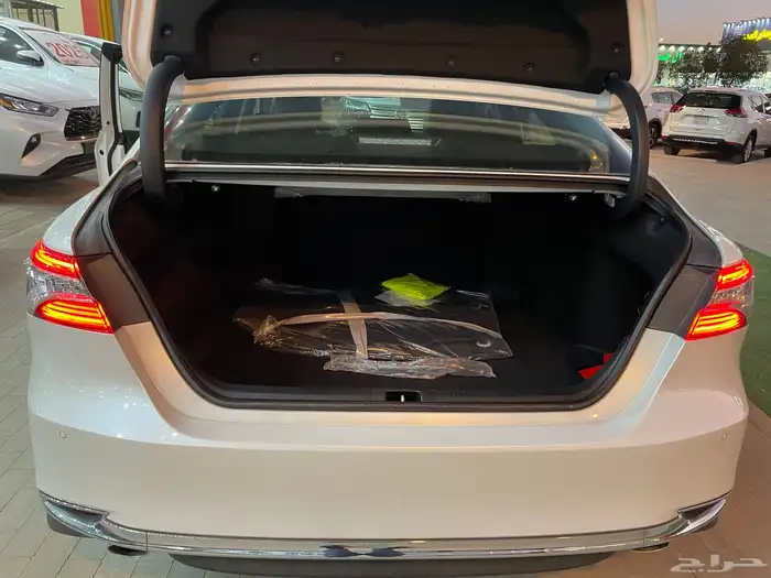 تويوتا كامري 2024 فل لومير وارد الصين ( بنزين ) 4 سلندر 26