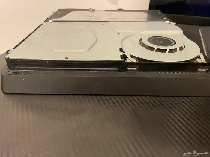 سوني 4 بدون يد مدون اي شي قابل للبدل على السوم 1