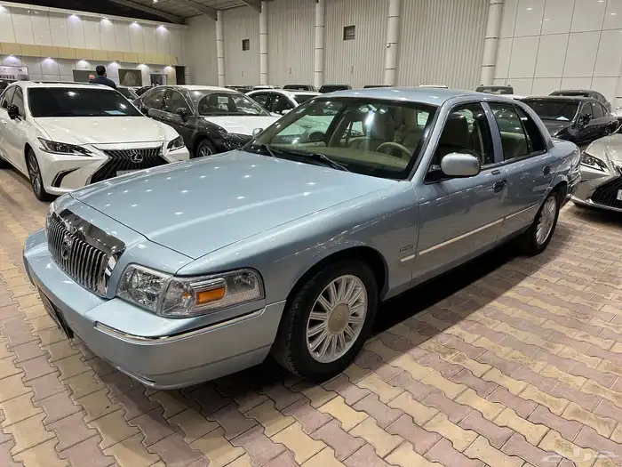 جراند ماركيز موديل 2011 نظيف 1