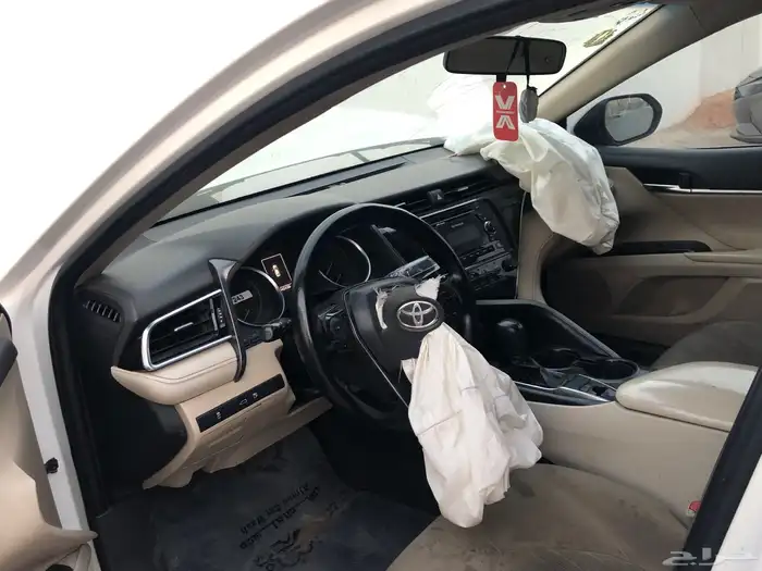 كامري 2018 للبيع مصدومه صدمه خفيفه 8