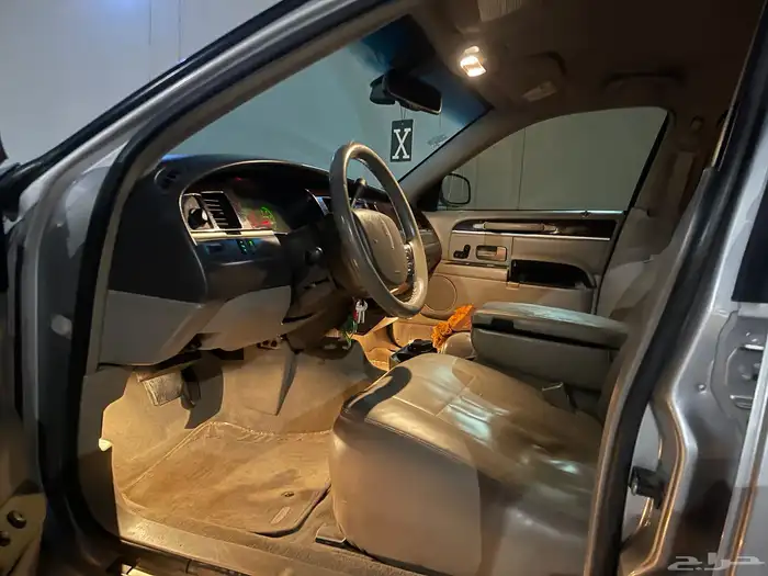 Lincoln Town Car   Executive (لارج) 27