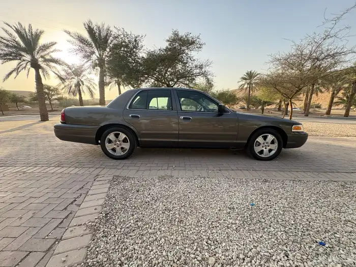 كراون فكتوريا بوليسي 2006 ممشى قليل 2