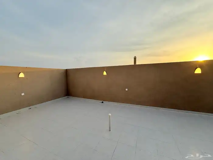 للبيع روف علوي بمدخل سياره تشطيبVipبمساحه346م 24